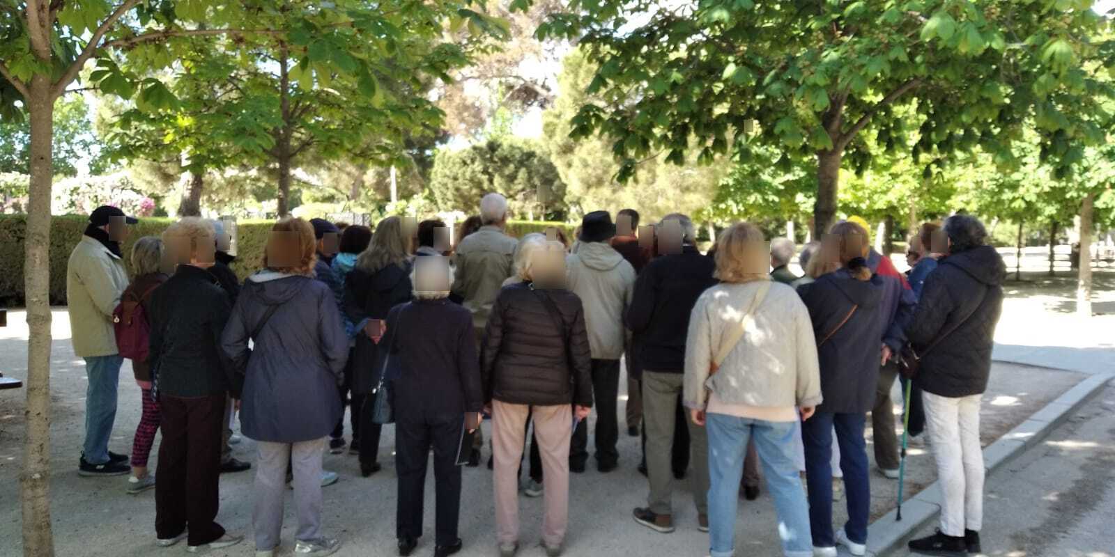 Personas mayores durante la ruta del distrito
