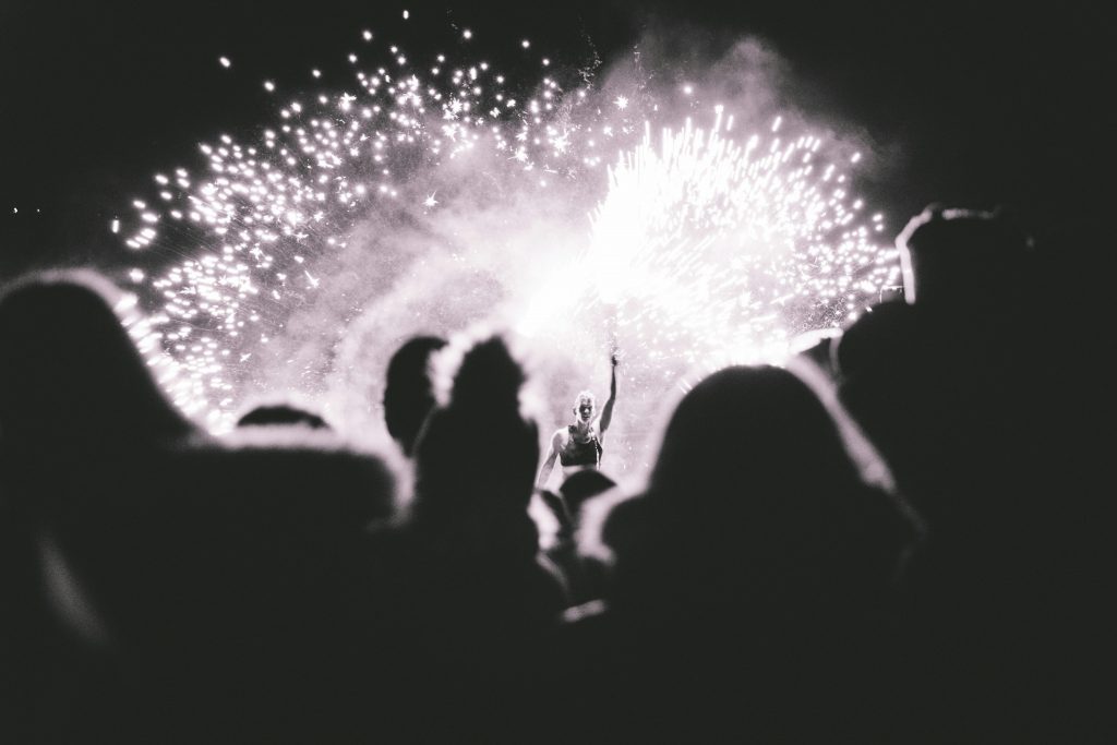 Concierto y fuegos artificiales
