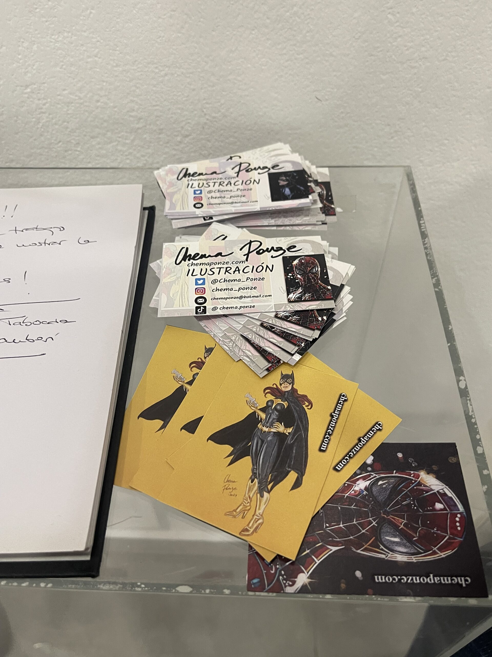 Flyers y tarjetas de la exposición