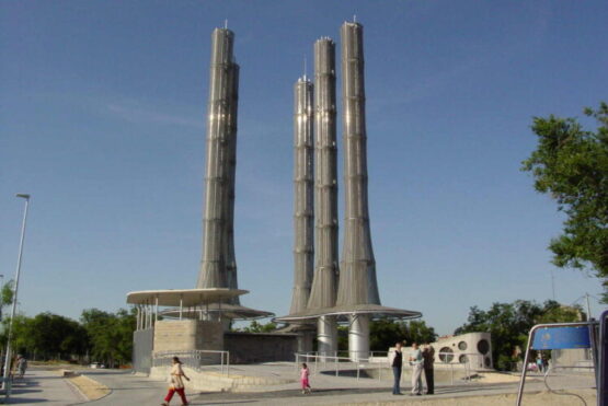 Imagen de archivo de las ecochimeneas de Puente de Vallecas