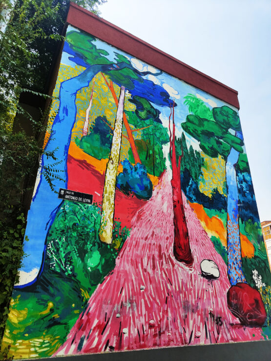 Mural de Abraham Lacalle en la fachada del IES Emperatriz de Austria Mural de Abraham Lacalle en la fachada del IES Emperatriz de Austria