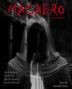 Cartel de Macabro con la imagen de un espectro frente a una mujer de blanco