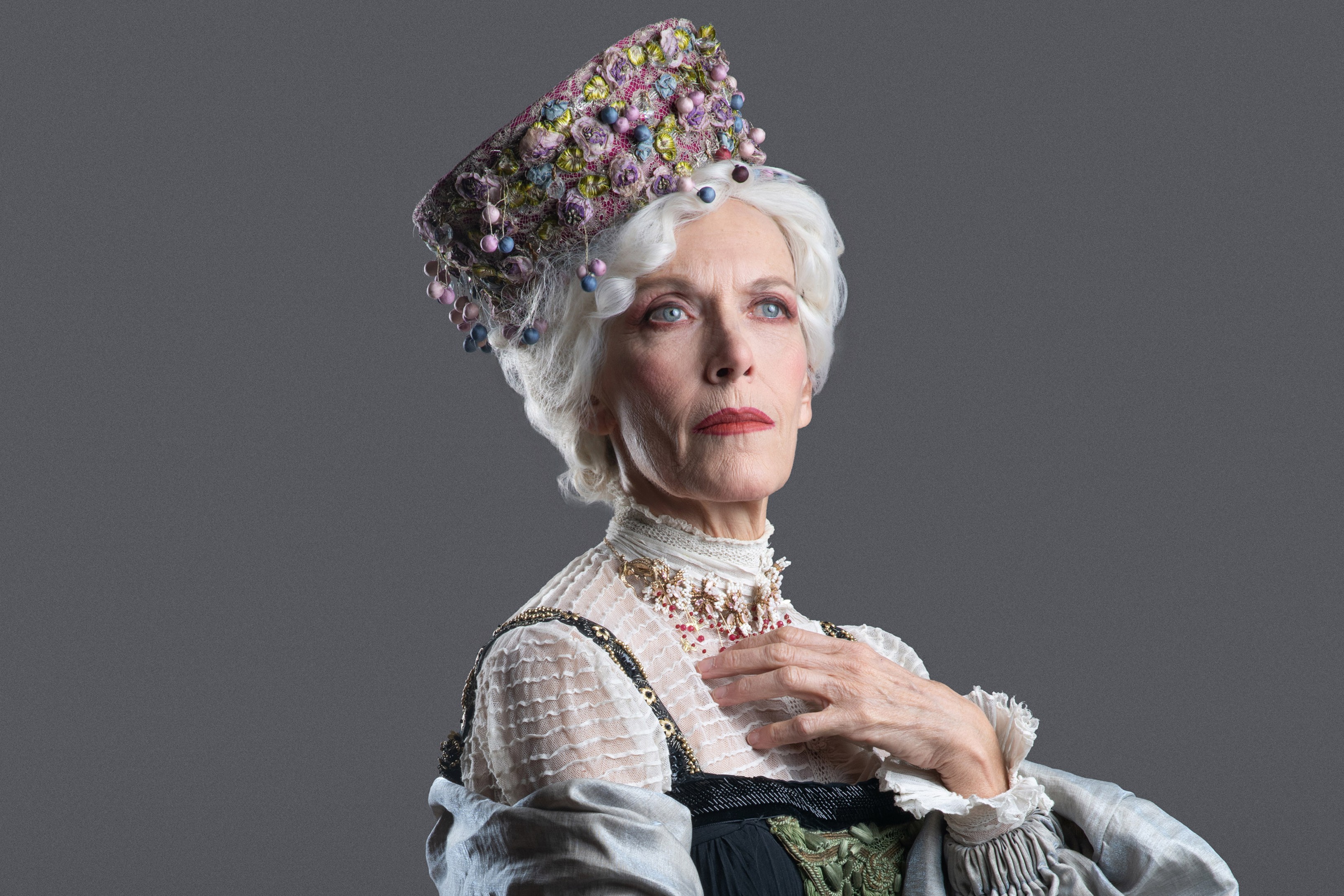 La actriz Carmen Conesa en 'El jardín de los cerezos'. Imagen de Javier Naval