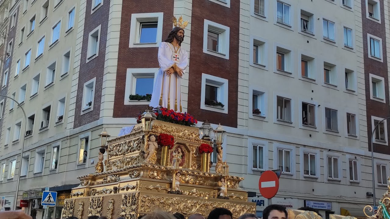 Cristo de la Fe y la Salud en procesión por Madrid durante Semana Santa